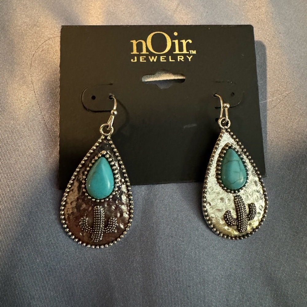 NWT nOir Jewelry Water Drop Cactus Turquoise Earrings - Picture 2 of 3